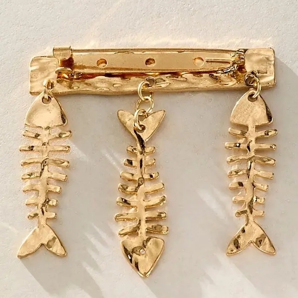 Free People Elegant Gold Fishbone Brooch - Picture 3 of 3